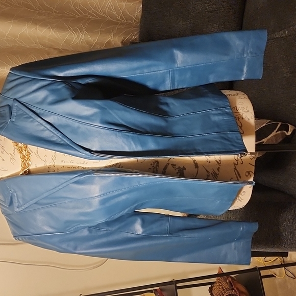 Women's clothing - Picture 2 of 7